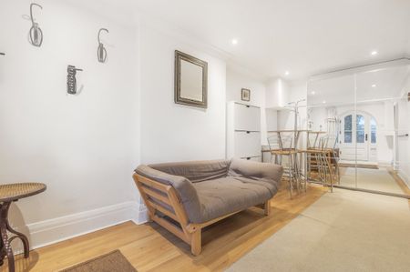 Flat to rent - Shooters Hill Road, London, SE3 - Photo 2