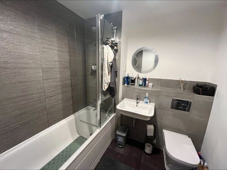 A rarely available modern two bedroom semi-detached house on a new development, with garden and parking for two cars. - Photo 2