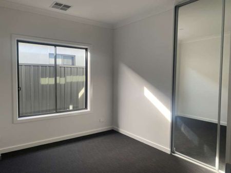 Lovely 3 Bedroom Family Home - Photo 2