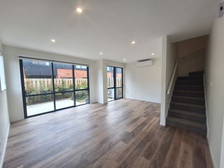 Modern Living - Photo 2