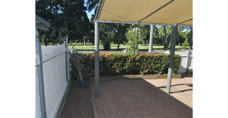 Spacious 2-bedroom duplex on full-sized, fully-fenced house block opposite Yorkeys Knob Golf Course - Photo 3