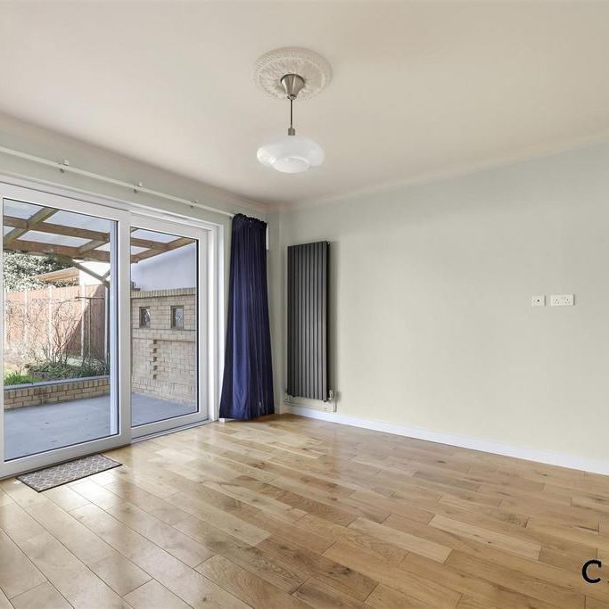 4 bedroom detached house to rent - Photo 1