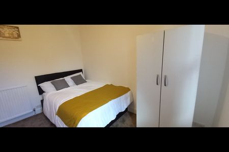 Room in a Shared House, Stevenage Road, E6 - Photo 3