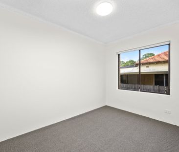 Freshly Updated Apartment ** Available 30/10/25 ** - Photo 1