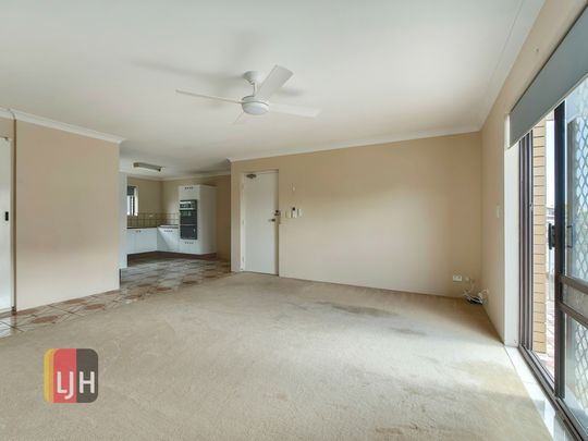 ONE OF THE BIGGEST TWO BEDROOM UNITS IN PRIME LOCATION! - Photo 1