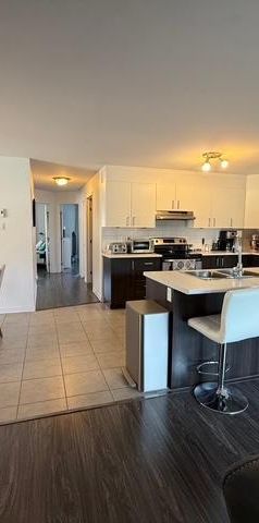 Logement 5 1/2 à louer - Photo 1