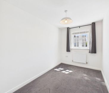 4 bedroom semi-detached house to rent - Photo 5
