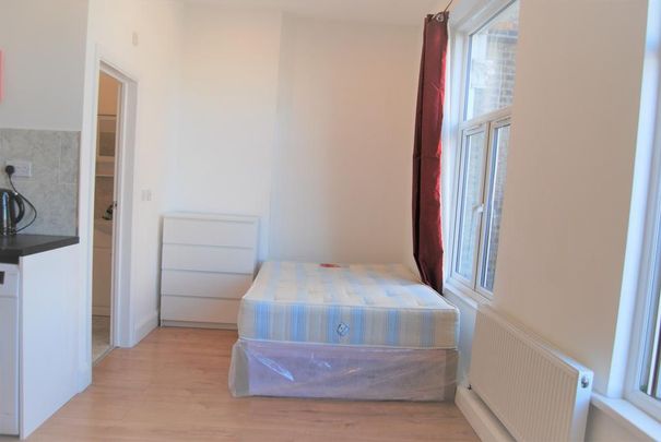 Studio to rent - Photo 1