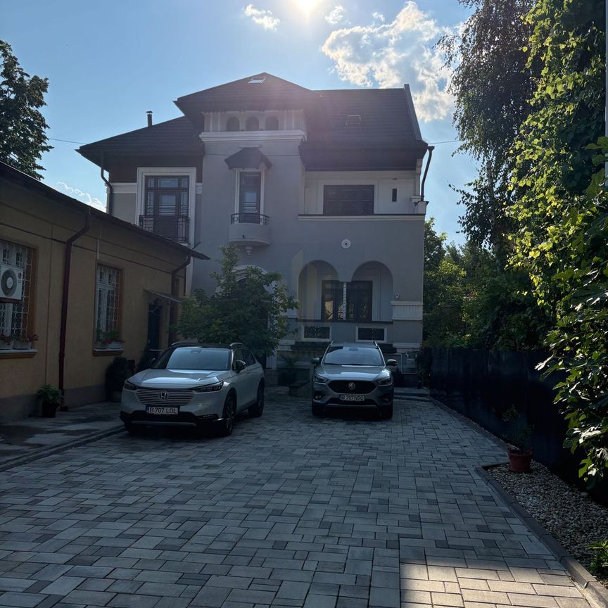 Închiriere vila (S+P+1), 9 camere, 200 mp + curte 120 mp (pretabil bir - Fotografie 1