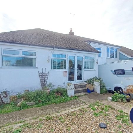 Faversham Road, CT5 4BL, Whitstable - Photo 4