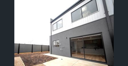 Newly Built Corner Block Townhouse in a Prime Location - Photo 5