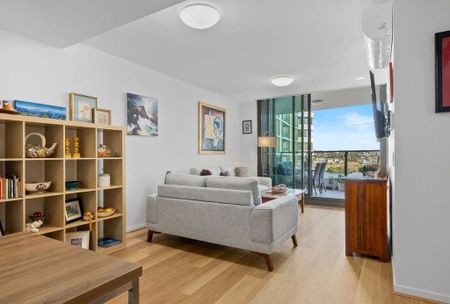 Riverside Retreat: Chic 2-Bedroom with Spectacular Views in Hamilton - Photo 2