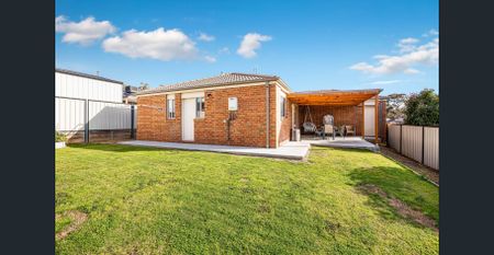 BEAUTIFUL FAMILY HOME - Photo 3