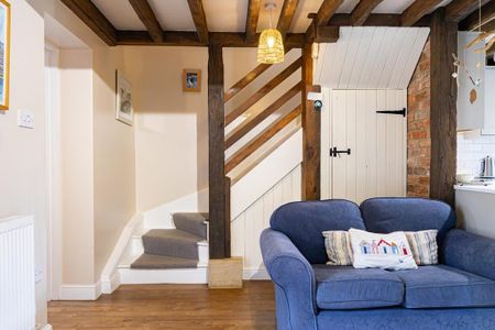 4 bedroom semi-detached house to rent - Photo 2