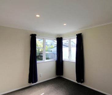 3 bedroom family home in West Harbour - Photo 4