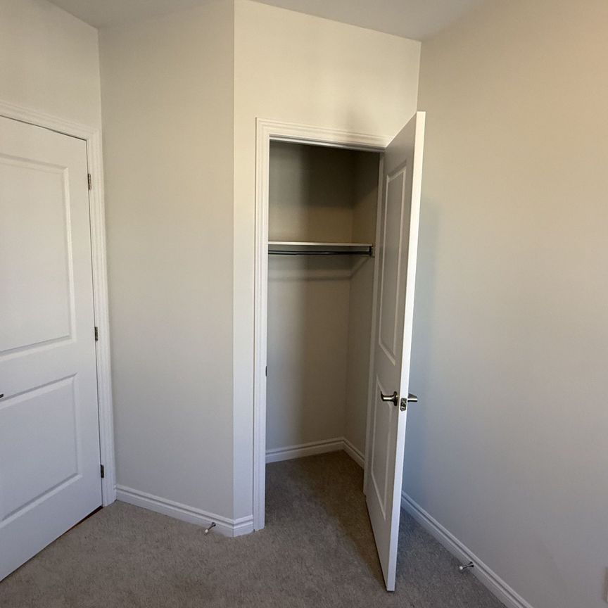 For Lease - 5882 Saigon Street, Mississauga, Ontario - Photo 1