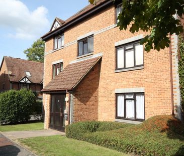 Oriental Road, Woking - Photo 3