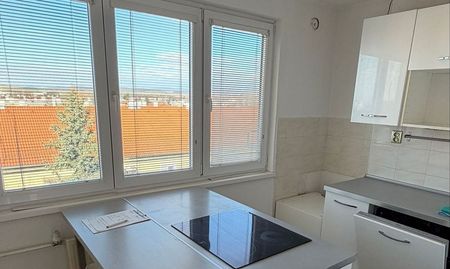 PRENÁJOM : Priestranný 2-izbový byt s balkónom – Partizánske, ul. Lesná - Fotografia 2