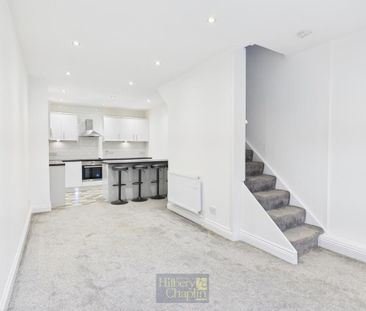 2 bedroom mews to rent - Photo 4