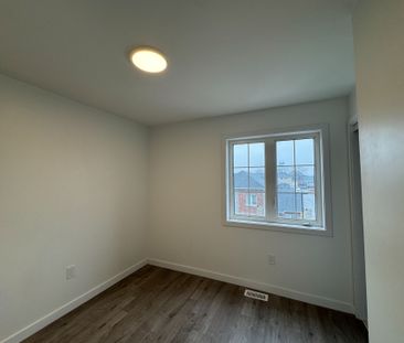 For Lease - 127 Highriver Trail Unit# (MAIN), Welland, Ontario - Photo 6