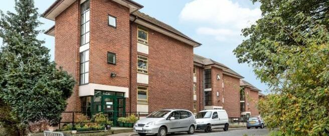 1 bedroom in a flat share to rent - Photo 1