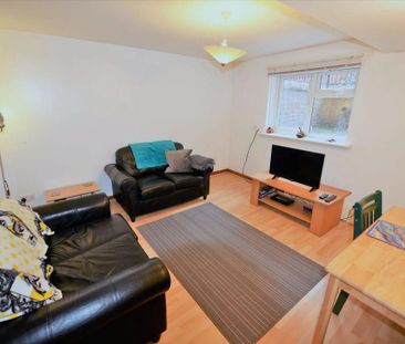 6 bedroom house to rent - Photo 1