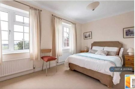 4 bedroom semi-detached house to rent - Photo 5