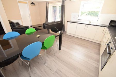 Culmington Close, Hulme, Manchester, M15 5HR - Photo 3