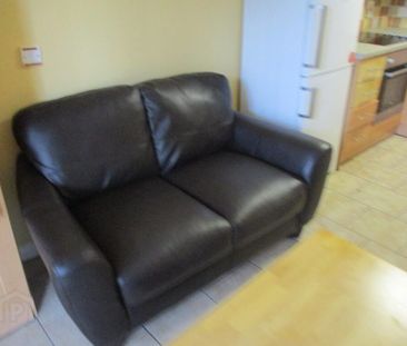 Great Apartment, 16a Rugby Avenue, Queens Quarter, Belfast, BT7 1RG - Photo 1