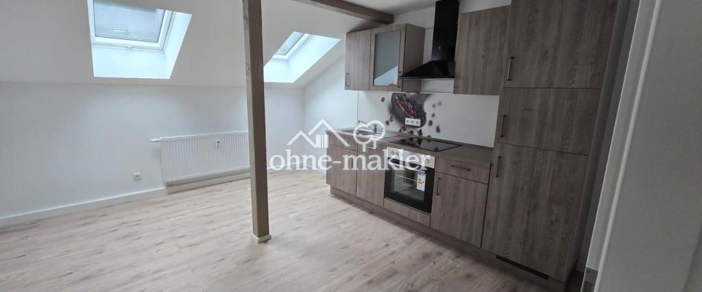 Super sanierte 4-Raum Dachgeschoss WE mit neuer Einbauküche - Photo 1
