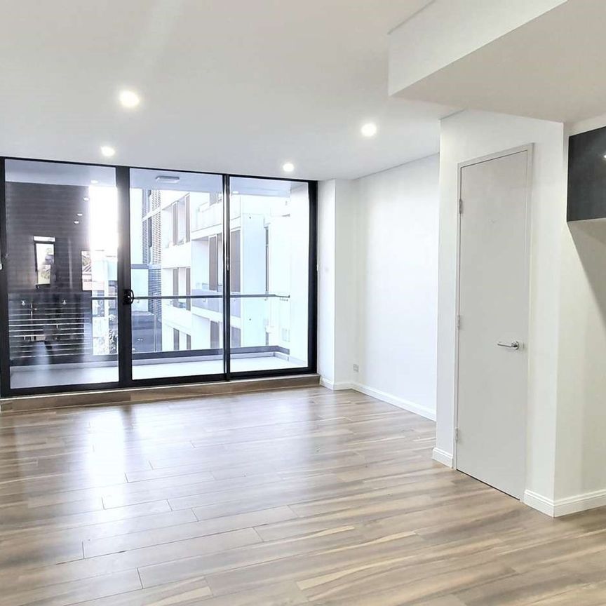 Stunning Contemporary 2 Bedroom Split Level Apartment - Photo 1