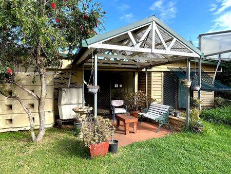 Extra-Large, Furnished Room Opposite Major Shops - Minutes to CBD - Photo 3