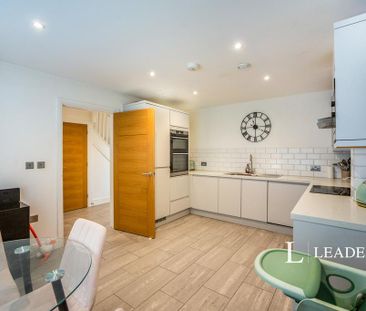 3 bedroom terraced house to rent - Photo 6