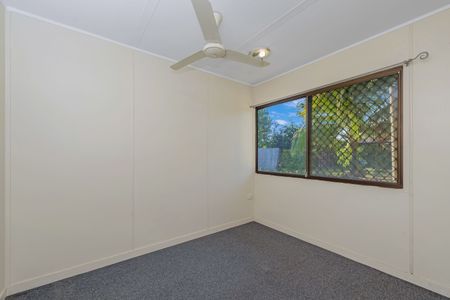 Freshly Painted Family Home in a Quiet Court - Ready to Move In! - Photo 3