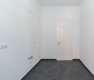 EINZIEHEN UND WOHLFÜHLEN // Gehobene 2-Raum-Wohnung mit Tageslichtbad und Balkon - Photo 2