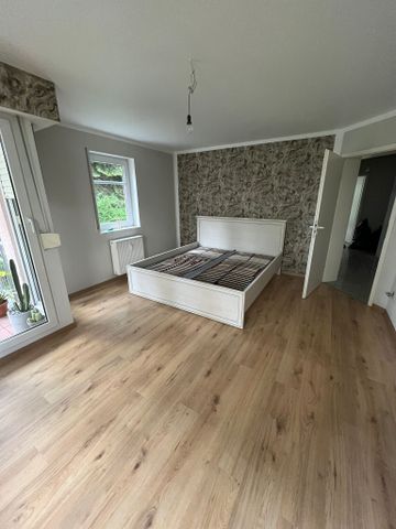 Stilvoll und zentral Wohnen in Radebeul-Ost mit 2 Balkonen - Photo 2