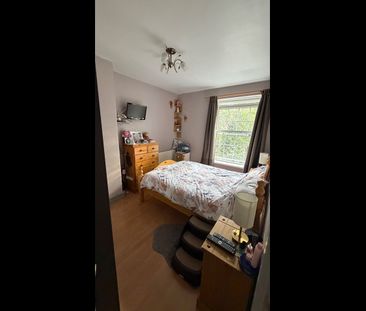 2 Bed Flat, Colchester House, SW8 - Photo 3