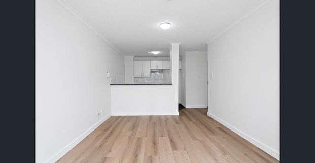 Stylish & Spacious Two-Bedroom Apartment in the Heart of Sydney CBD – Windsor Plaza - Photo 1