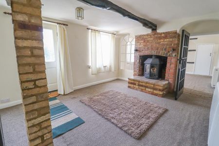 3 bedroom semi-detached house to rent - Photo 4