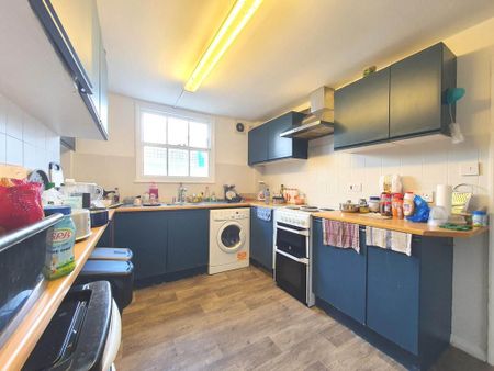 1 bedroom in a house share to rent - Photo 5