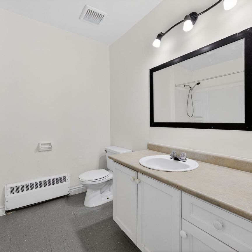 For Lease - 275 Wentworth Street Unit# 205, Oshawa, Ontario - Photo 1