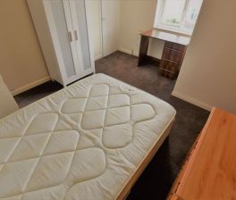 4 bedroom House in Langdale Gardens, Leeds - Photo 1