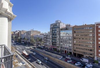 Room with views in Avenida Gran Vía Germanías