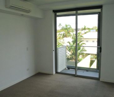 "Modern Living in Woolloongabba: Spacious Apartment for Rent" - Photo 2