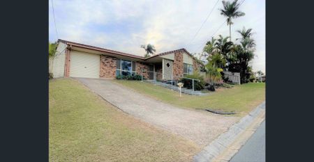 Spacious Family Home - Photo 3