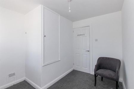 33 Westmount Avenue, Carrickfergus, BT38 8DQ - Photo 5