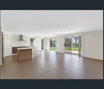 47 Highland Park Road, Meringandan West - Photo 2