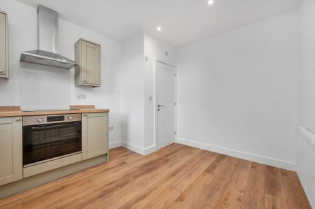 2 bedroom character property to rent - Photo 4