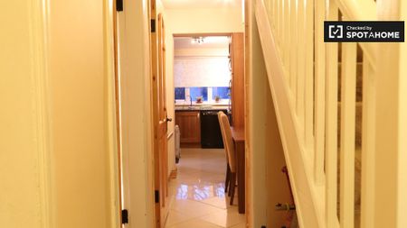 Cozy room in 2-bedroom houseshare in Crumlin, Dublin - Photo 5
