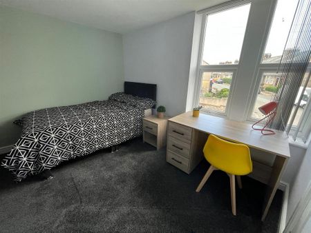 5 bedroom private hall to rent - Photo 3